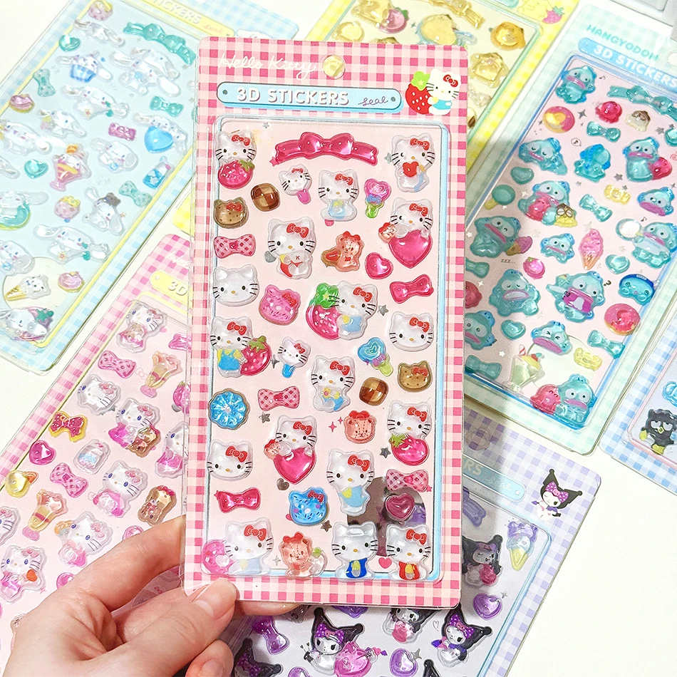 Zestaw naklejek 3D Sanrio z motywami Kuromi, Pochacco, Hello Kitty, My Melody i Cinnamoroll do dekoracji etui i toreb, idealny na prezent urodzinowy.