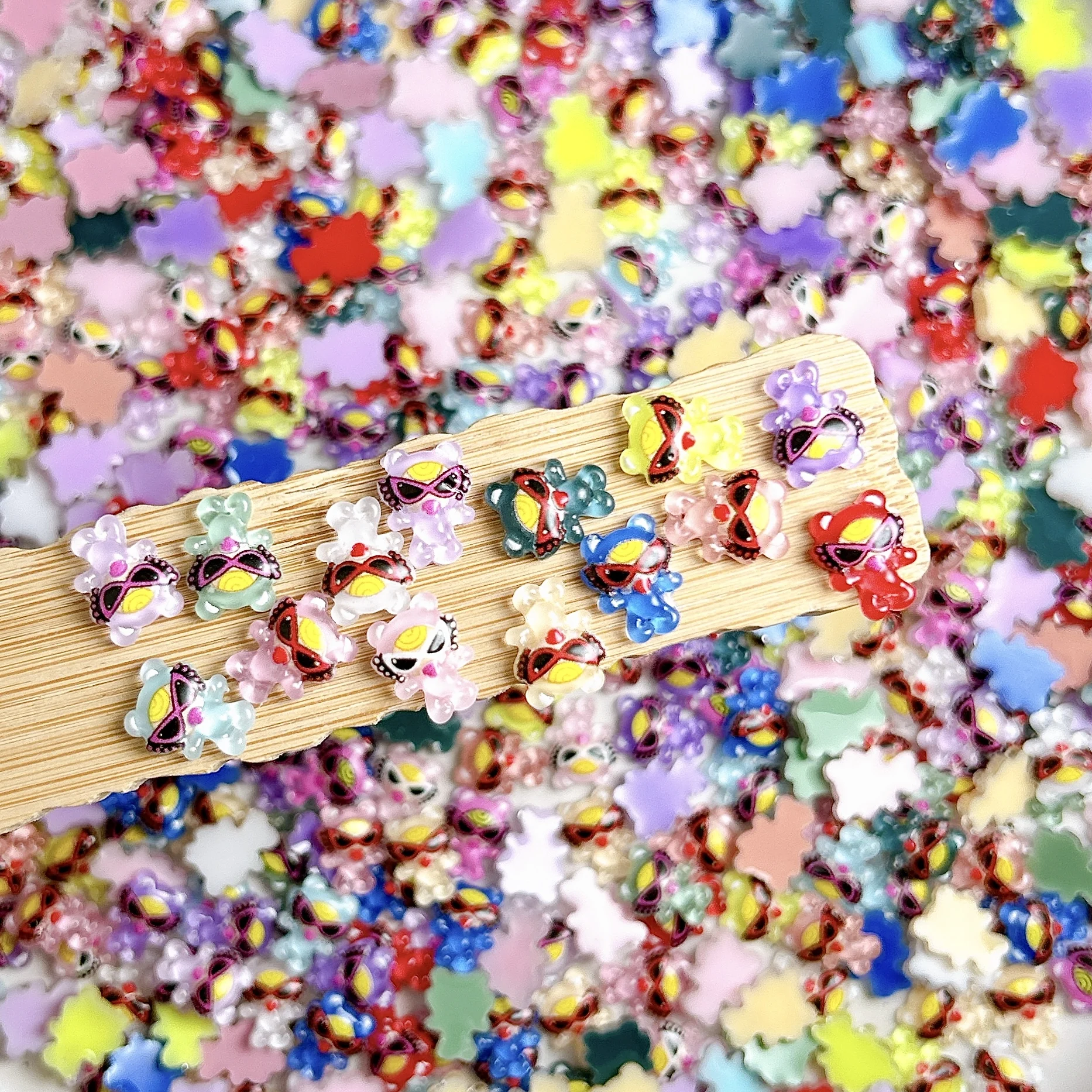 30PCS 3D Gelatina Occhiali Colorati Bambola Resina Pendenti E Ciondoli Per Unghie Cartone Animato Adorabile Ciuccio Bambola Unghie artistiche Decorazioni per Unghie Forcina FAI DA TE