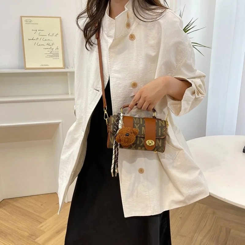 

Modern Tote Bag For Women A Bold Design For The Woman Who Isnt Afraid To Stand Out