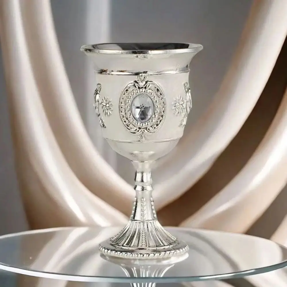 European Retro Alloy Wine Goblet Metal Cup Antique Embossed Chalice Creative Luxury Wedding Party Decor Drinkware