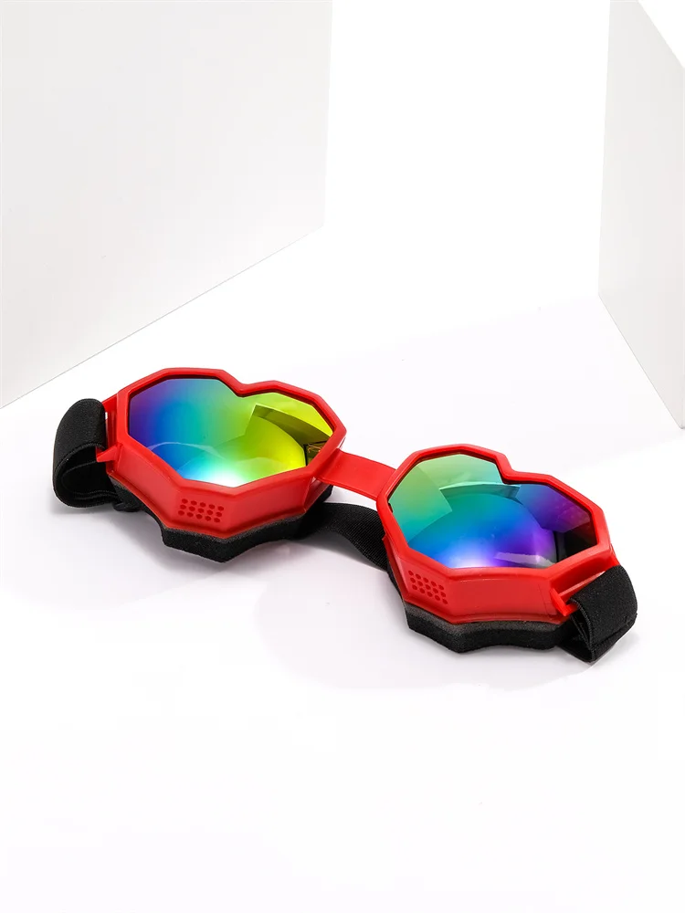 A Pair of PC Love-shaped Sunglasses, Wind-proof and Ultraviolet-proof Glasses, Love Ski Goggles.