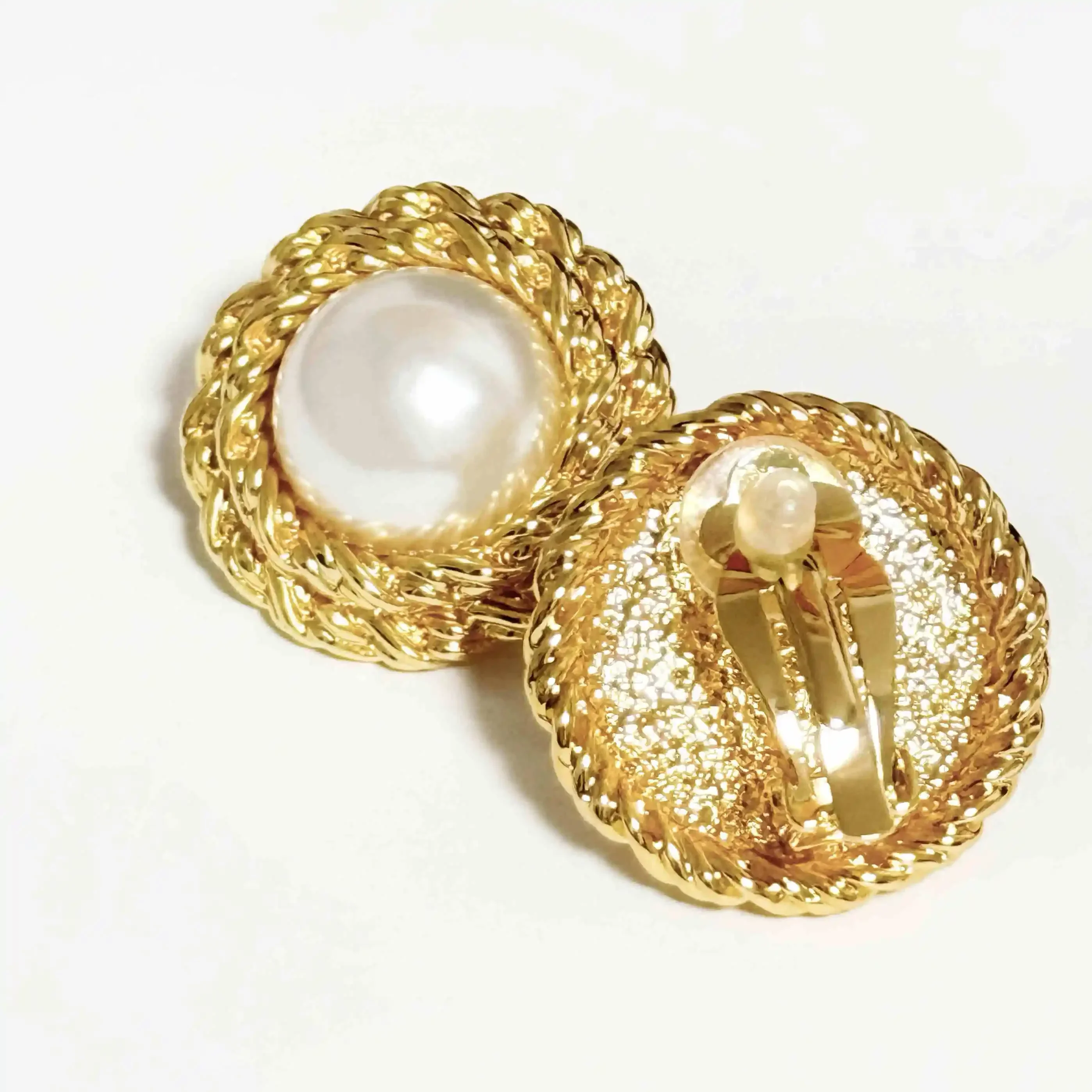 

Винтажные круглые жемчужные золотые серьги-клипсы для ушей, женские высококачественные романтические нежные ювелирные изделия, тренд