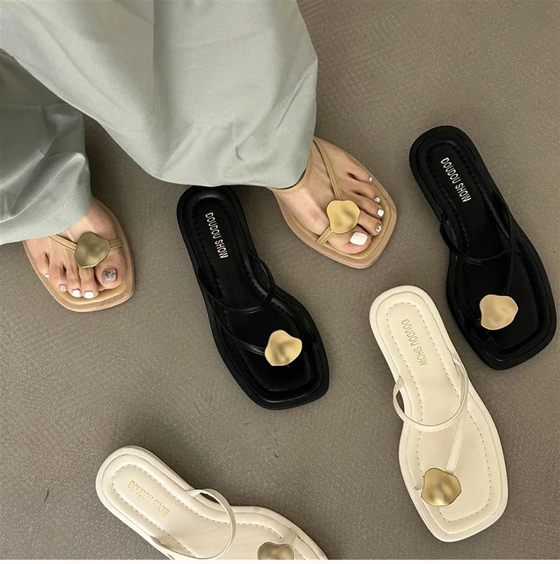 Summer Narrow Band Women Slipper Fashion Metal Decoration Low Heel Slip On Ladies Elegant Slides Casual Outdoor Beach Flip Flop