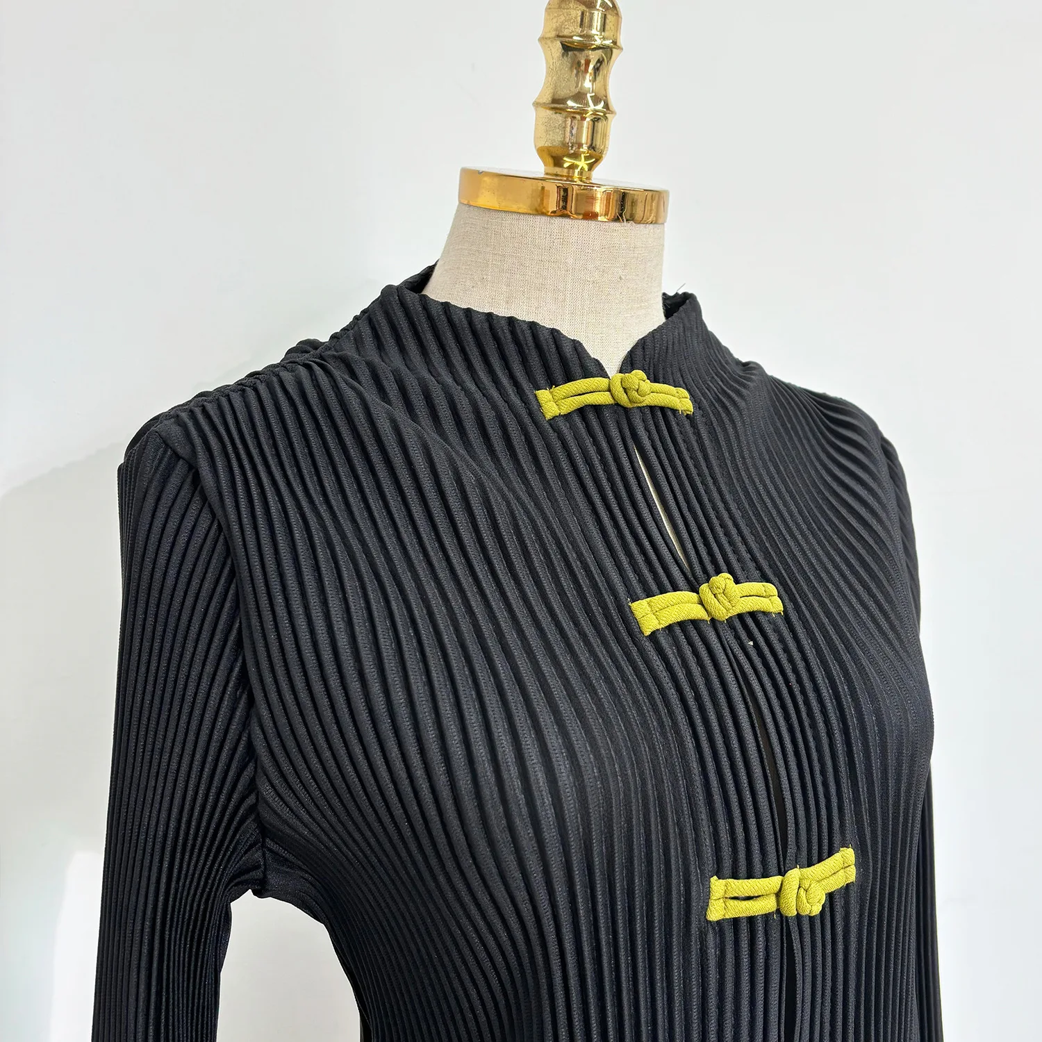 Miyake Pleated Autumn New 2025 Top Women's New Chinese Style Standing Collar Fashionable Light Luxury Elegant Pressed Button Top