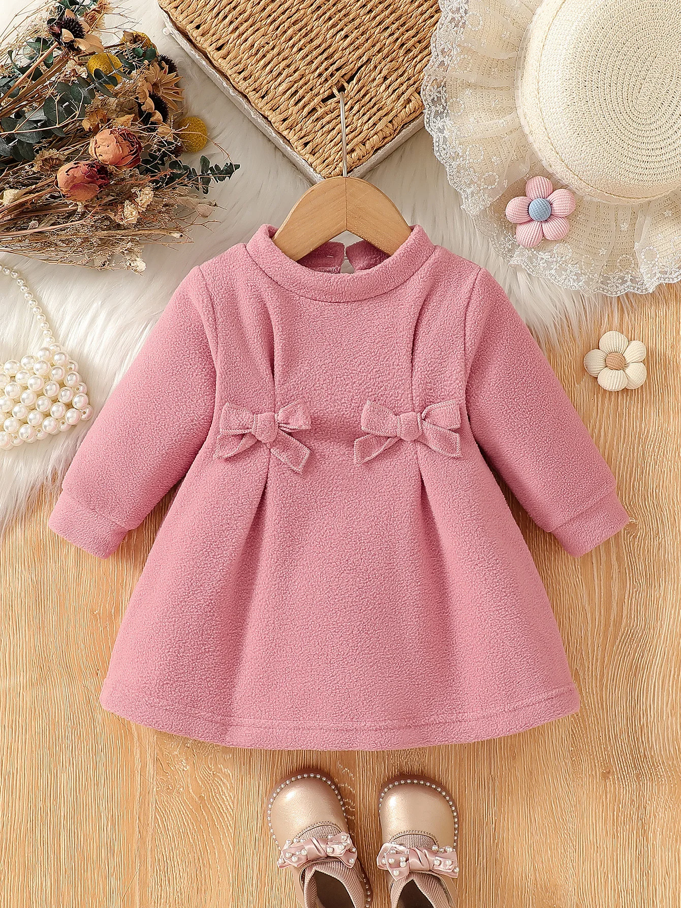 Baby girl autumn children's sweet and beautiful pink fleece dress with double bow decorations on the back for daily wear