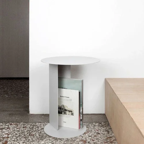 طاولة بجانب السرير، أريكة شمالية حديثة جديدة، عدد قليل من طاولات على جانب متجر شاي الحليب، حديد مطاوع على الجانب، عدد قليل من البسيط