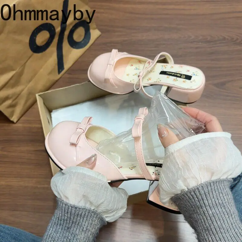 

Летние женские шлепанцы с бантом и закрытым носком, элегантные туфли на толстом каблуке, женские лаконичные сандалии-мюли с ремешком на пятке