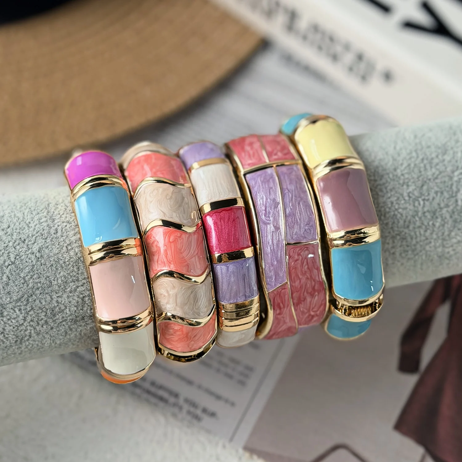 Modische Böhmische Bunte Emaille-Armreifen für Frauen Punk Goldfarben Geometrische Feder-Armreifen Charms Party-Schmuck Geschenke – Detail 6