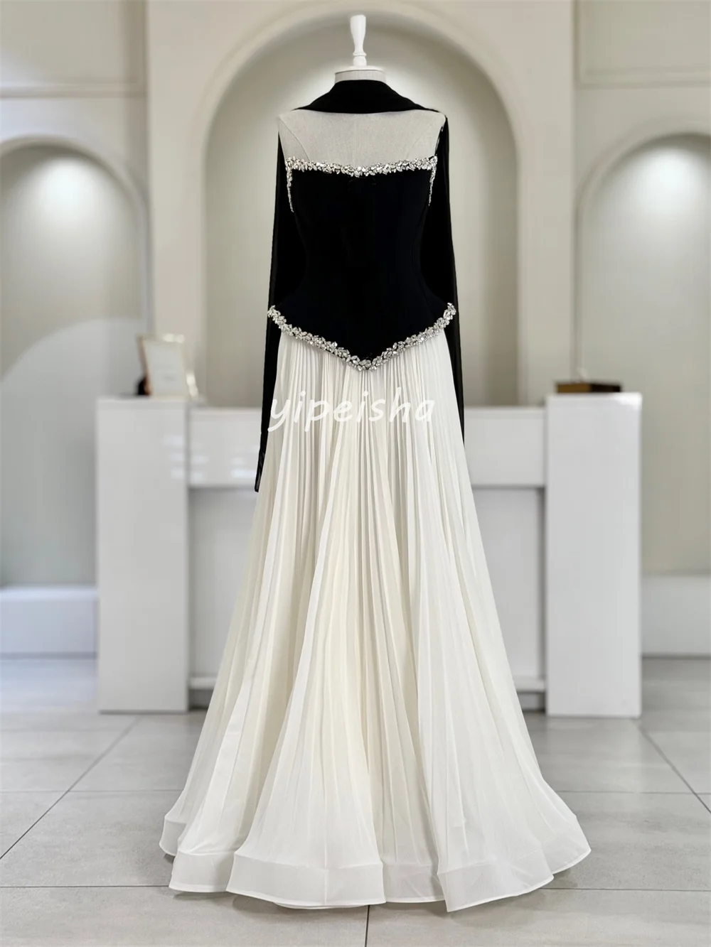 تخصيص مطابقة معقدة جيرسي الطية Ruched رايات حجر الراين ألف خط فساتين طويلة حمالة فساتين السهرة جودة عالية