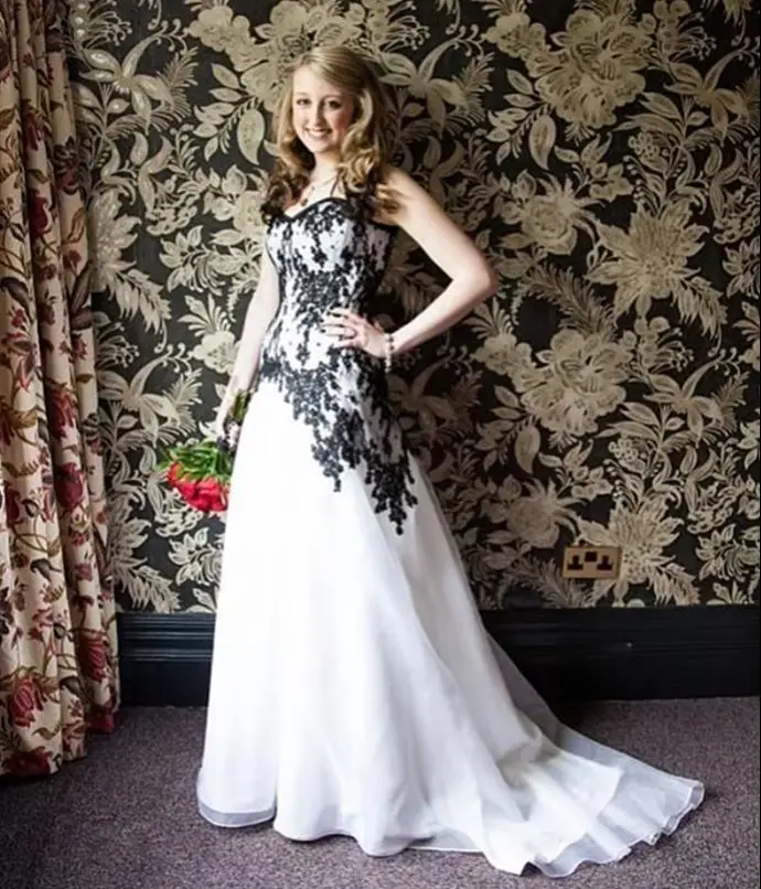 

Victorian Gothic Wedding Dress Sweetheart Lace Black and White A Line Vintage Long Beach Bridal Gowns Customized