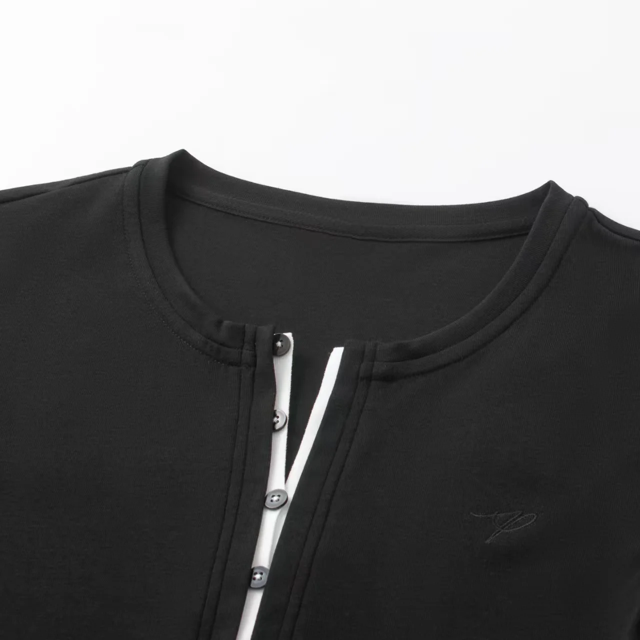 スリムフィット Vネック 長袖 Tシャツ レディース おしゃれ カジュアルスタイル パッチワークトップス 秋 2025 トレンド オールマッチスタイル