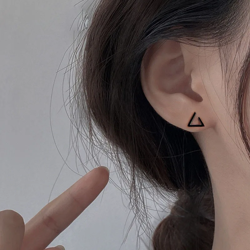 925 Sterling Silver Cute Mini Triangle Small Stud Earrings Children Girl Simple Romantic Piercing Jewelry Accessories