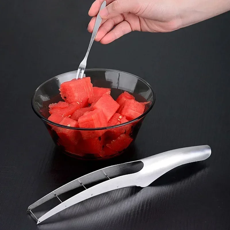 1PCS Watermelon Cutter Slicer Stainless Steel Watermelon Cube Cutter Quickly Safe Watermelon Knife, Fun Fruit Salad Melon Cutter