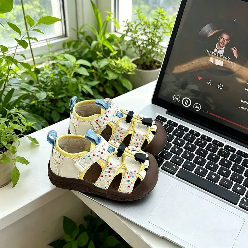 Kleinkind-Sandalen mit Zugschnur, geschlossene Zehenpartie, Kinder-Strandschuhe, ausgehöhlt, Sommer 2026, neue Baby-Lauflernschuhe mit weicher Sohle – Detail 4