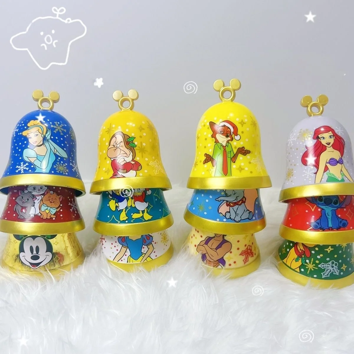 زخرفة جرس سلسلة عيد الميلاد من ديزني مع دمى شخصيات الحركة دونالد داك ميكي ماوس إلسا ويني ذا بوه هدايا قابلة للجمع