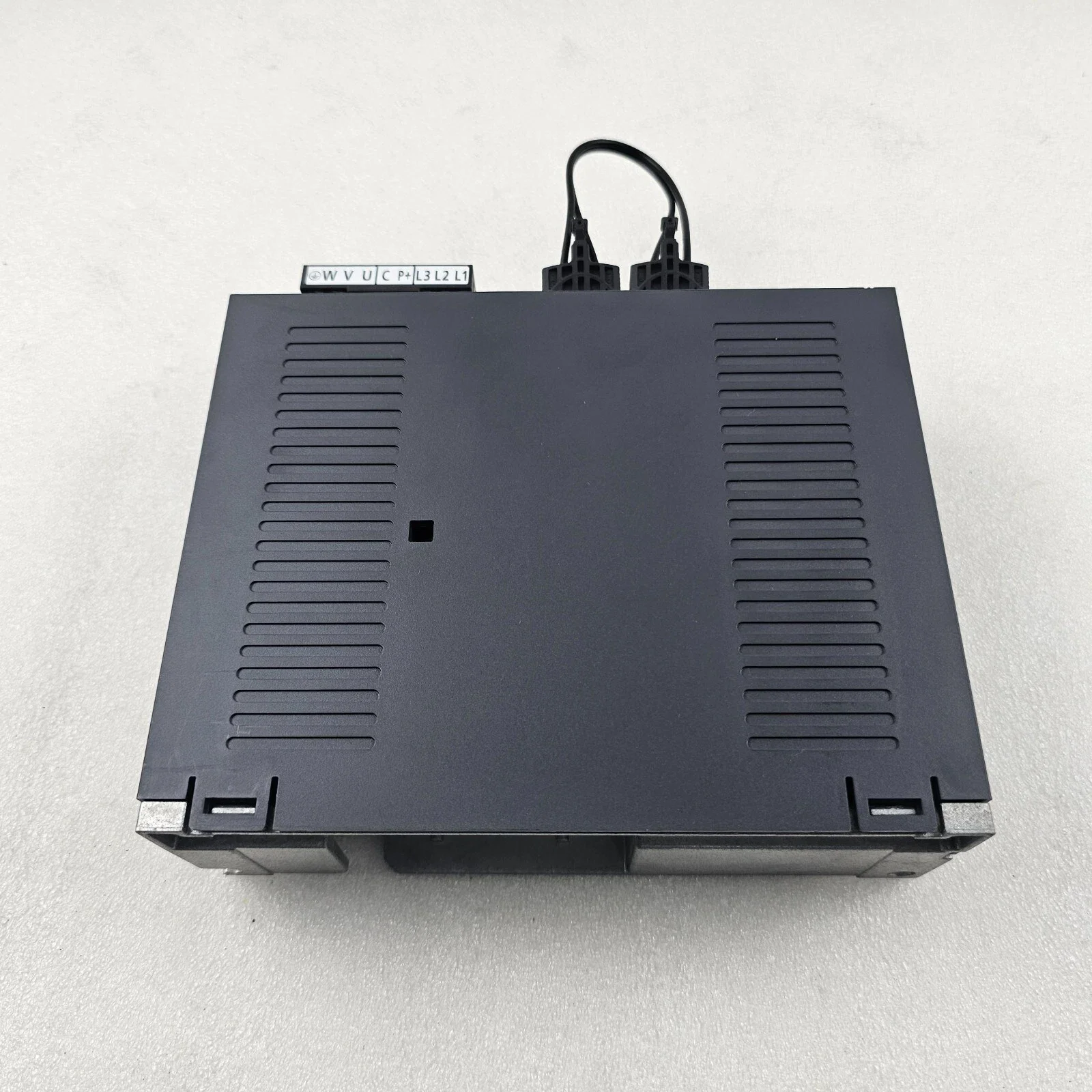 New Original Factory-installed MR-JE-10B Three-phase AC220V IP67 100W Servo Driver Will Be Shipped Quickly.