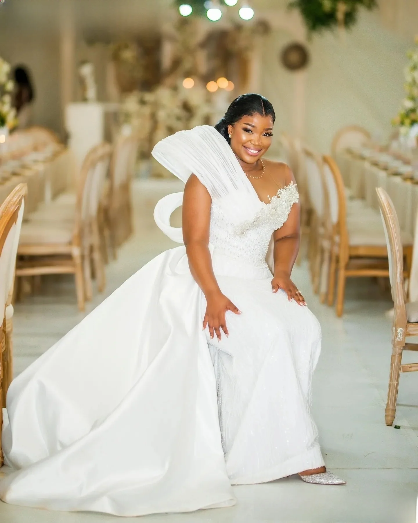 Customized White Mermaid Wedding Dress Sequined Sheer Neck Pearls Stylish Detachable Train Vintage Bridal Gowns Dresses