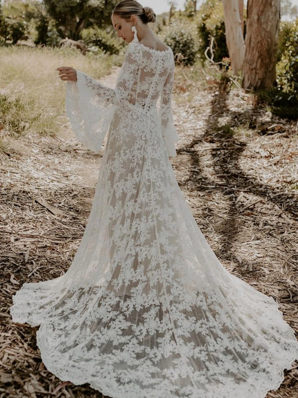 Bohemian Flare Sleeve Long Wedding Dresses For Women With Chapel Train Lace A-Line Bride Dresses Full Sleeve V-neck Bridal Gown