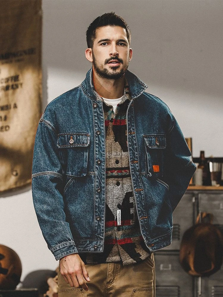 

Зима 2025: Мужские джинсовые пальто, размер L, дешевая цена, стильная эластичная низкая стоимость, потертая рок-ковбойка, повседневная свободная мужская джинсовая куртка-карго