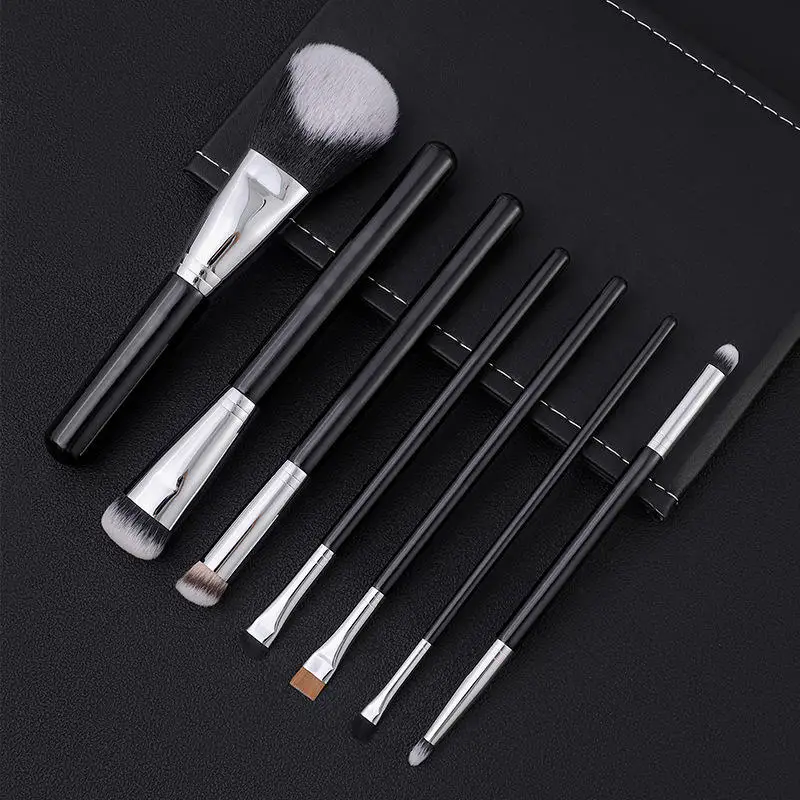 Pennello per il viso a setole morbide singole per fondotinta, ombretto, polvere e applicazione di correttori, strumento per il trucco portatile