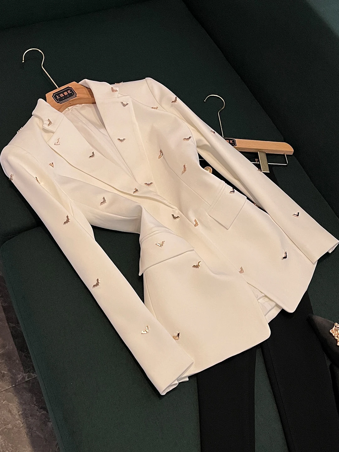 

Elegant Design Gold Decorated Slim Fit Midi Suit Star Fashion Bat Bead A310 Commute Style Long Sleeve Double Button