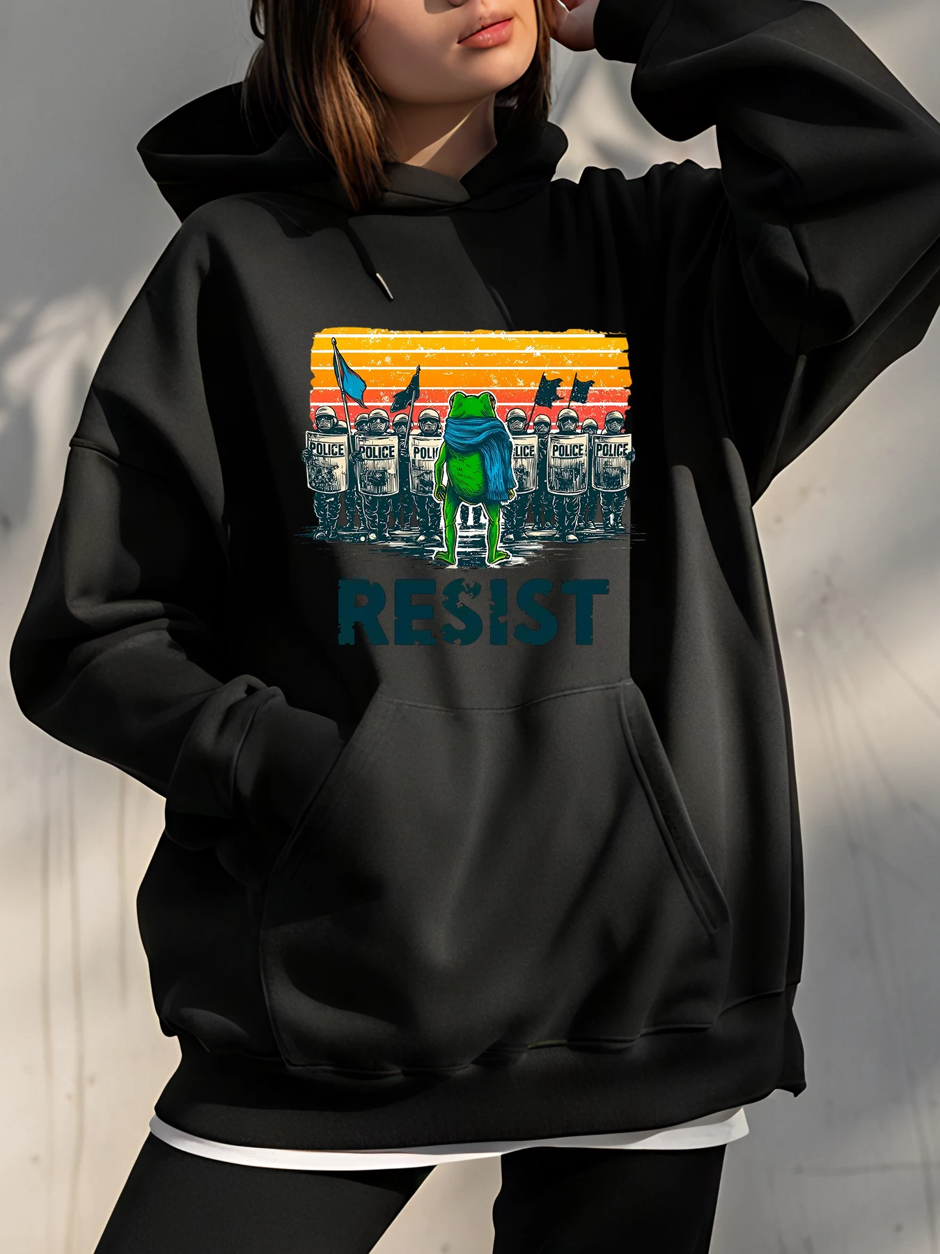 【Halloween】Frog Protest Print Hoodie Casual Streetwear Graphic Design with Retro Gradient Background, Unisex, Outdoor Wear +220g