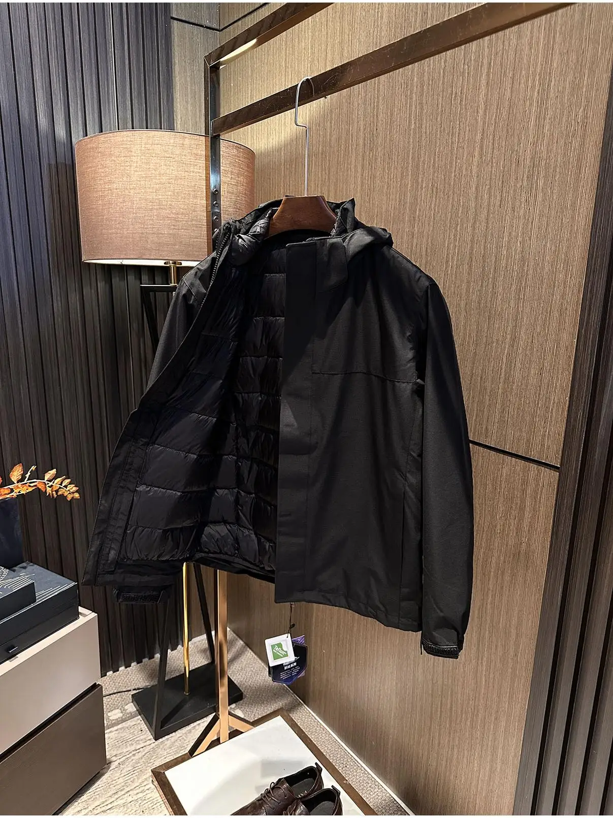 

Мужская универсальная куртка-пуховик из двух частей с отстегивающейся внутренней частью, износостойкой ткани, со съемным капюшоном, на гусином пуху