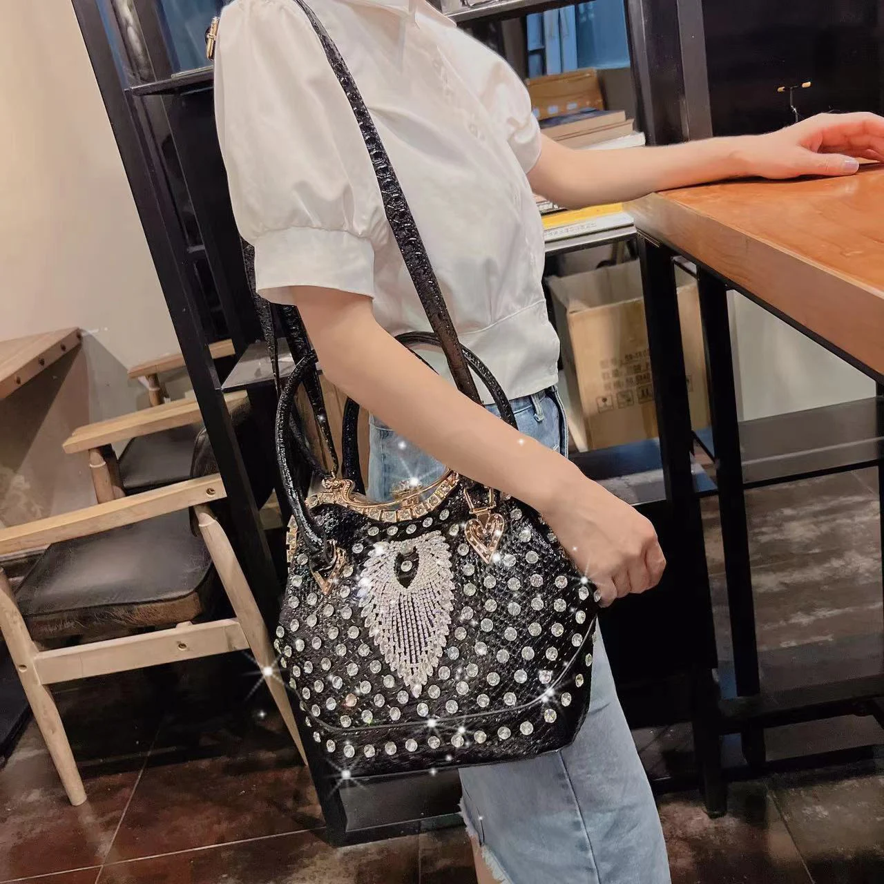 Cross-body bucket bag female 2022 new fashion high sense fashion diamond inlaid female bag high-grade handbag single shoulder ba