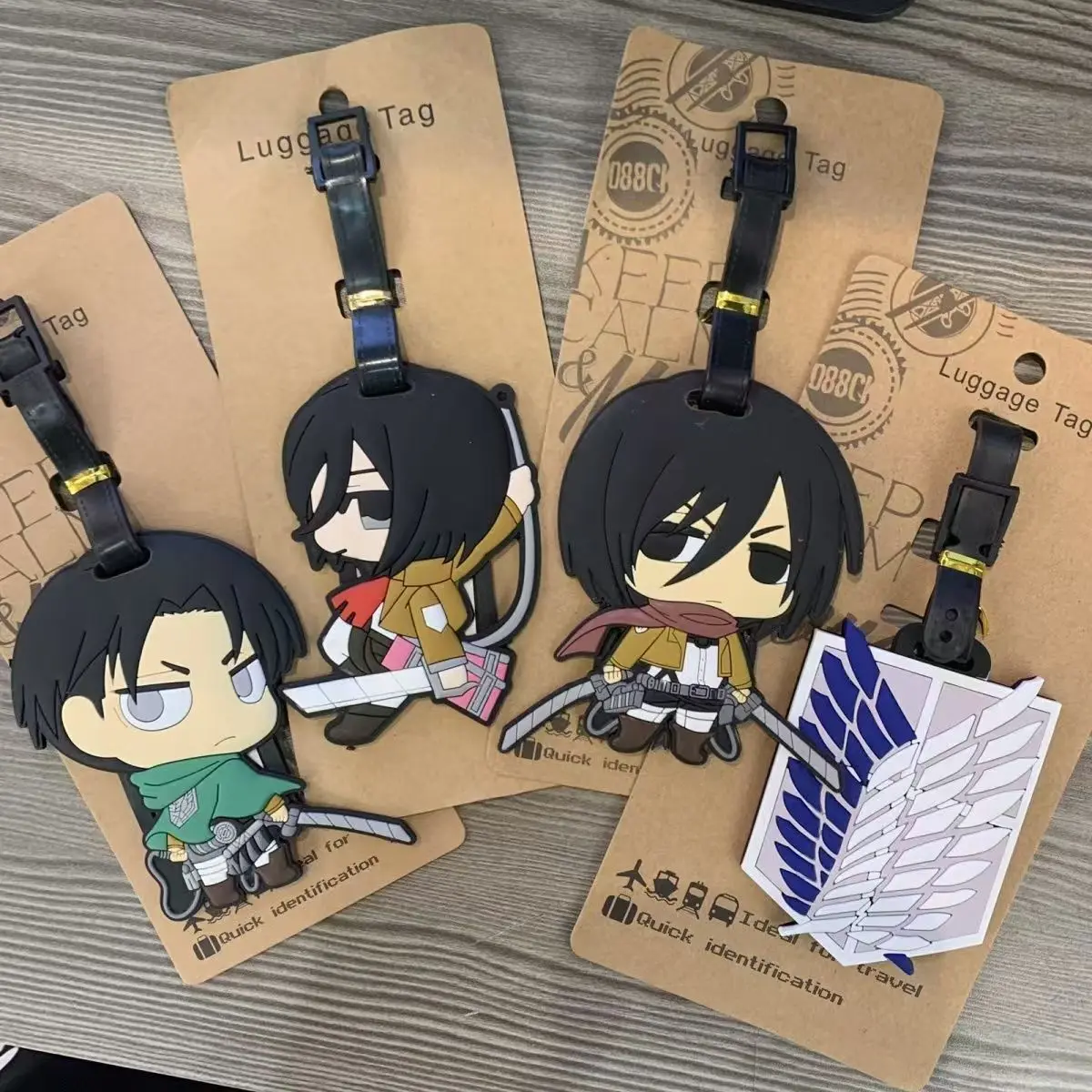 

Аниме Атака Титанов Леви Акерман Эрен Йегер Микаса · Акерман Косплей Багажная бирка Мультфильм Сумка Брелок Подарок на Хэллоуин