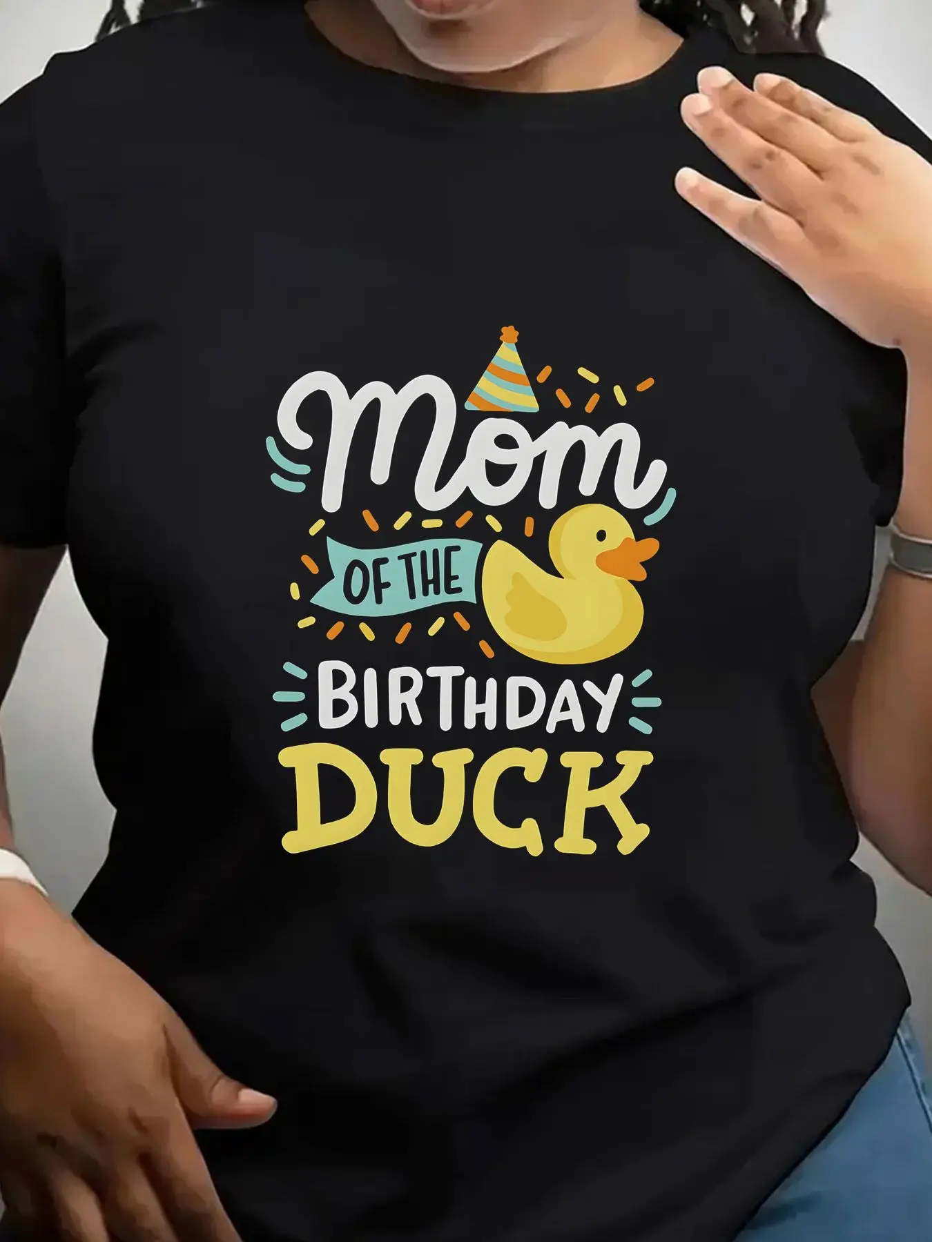 Women's Trendy Crew Neck T-Shirt Mom of the Birthday Duck Suitable for Casual Sportswear