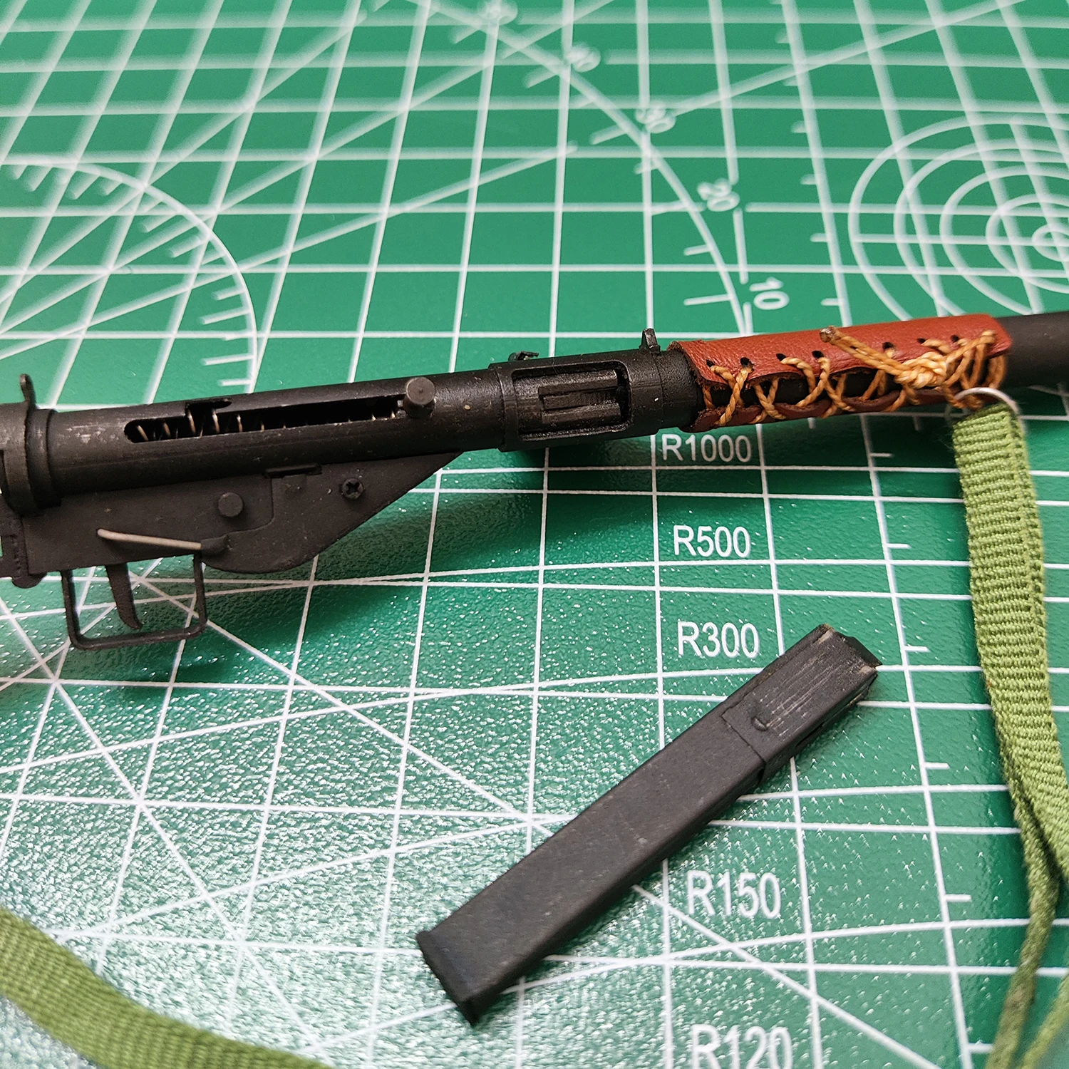 1:6 WWII Serie Wapen Mark 2S Speelgoedpistool Massief Hout Metaal Handgemaakte Replica Geweer Demontage Pistool Model voor Actiefiguren