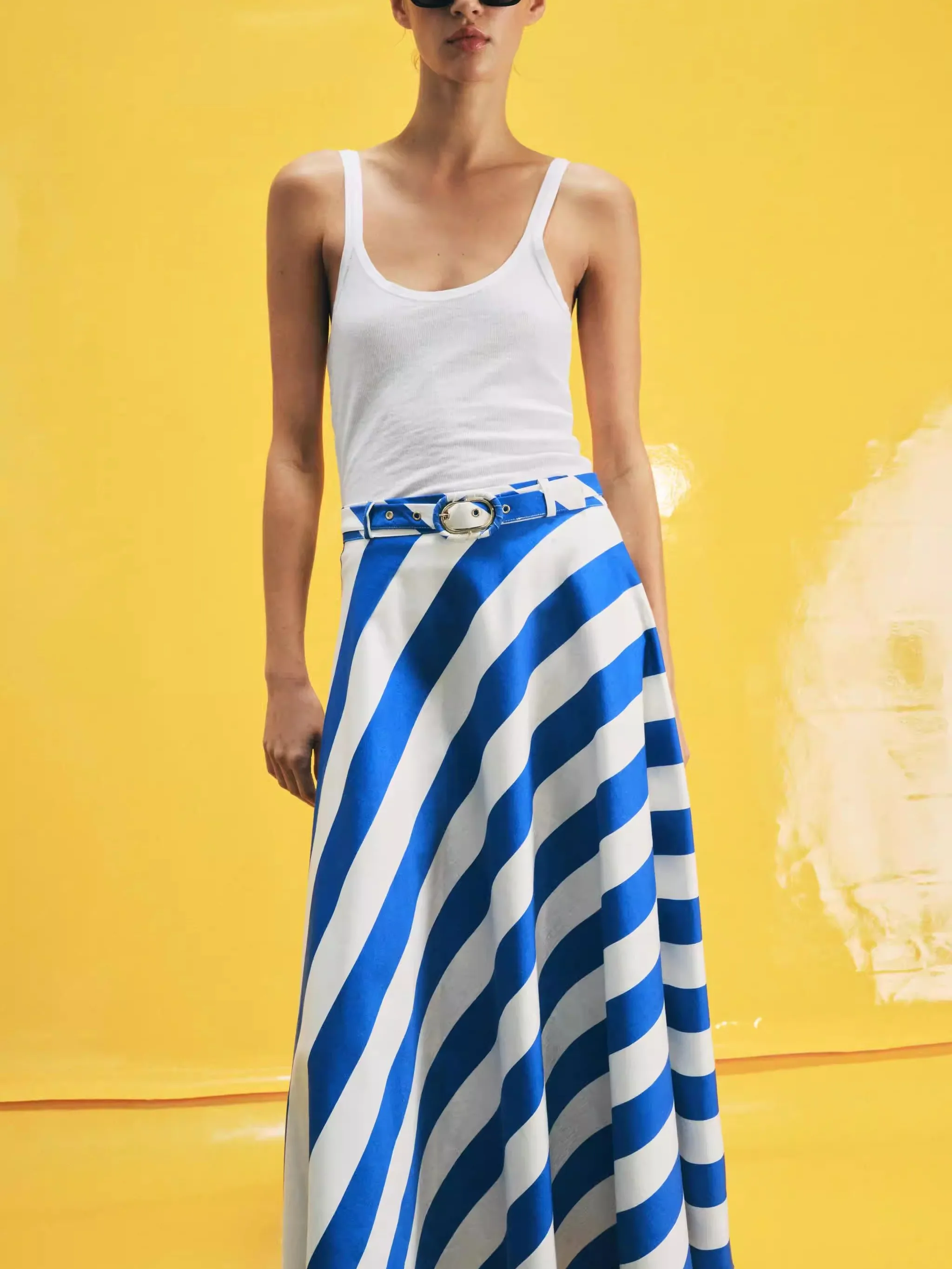 

Элегантная юбка-миди с полосатым принтом, женская новинка, летняя модная модель с поясом, универсальный стиль, для возраста 18-25 лет