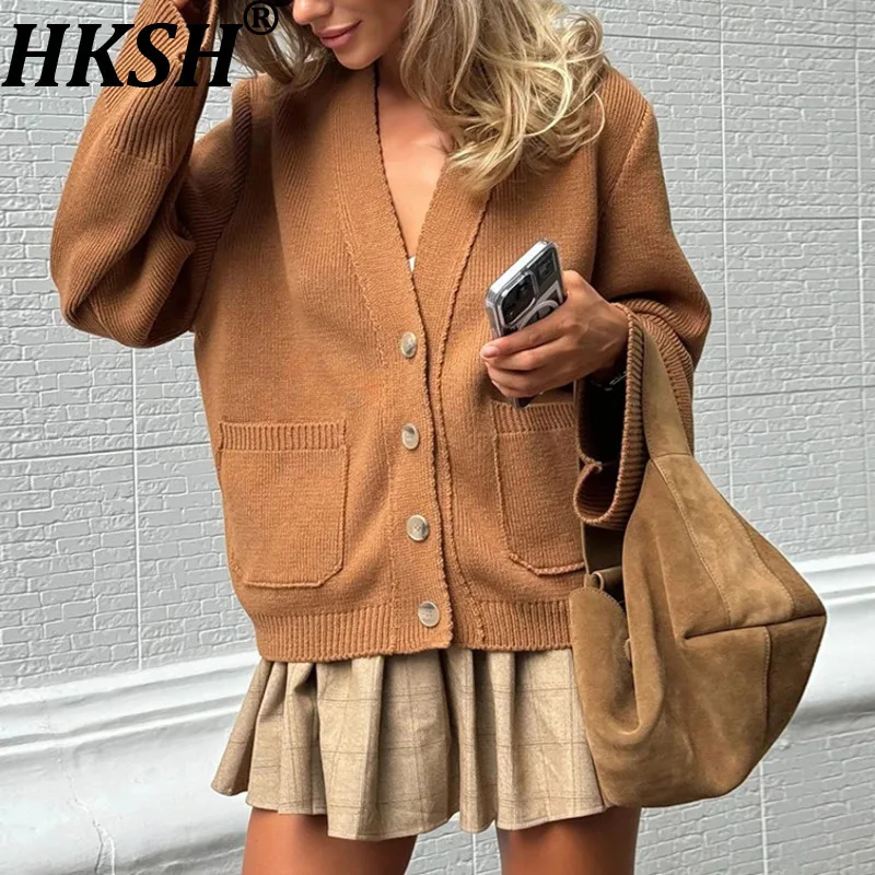 

HKSH осенний новый женский вязаный кардиган, свитер с v-образным вырезом, однобортные карманы, однотонные элегантные уличные шикарные пальто HK11182