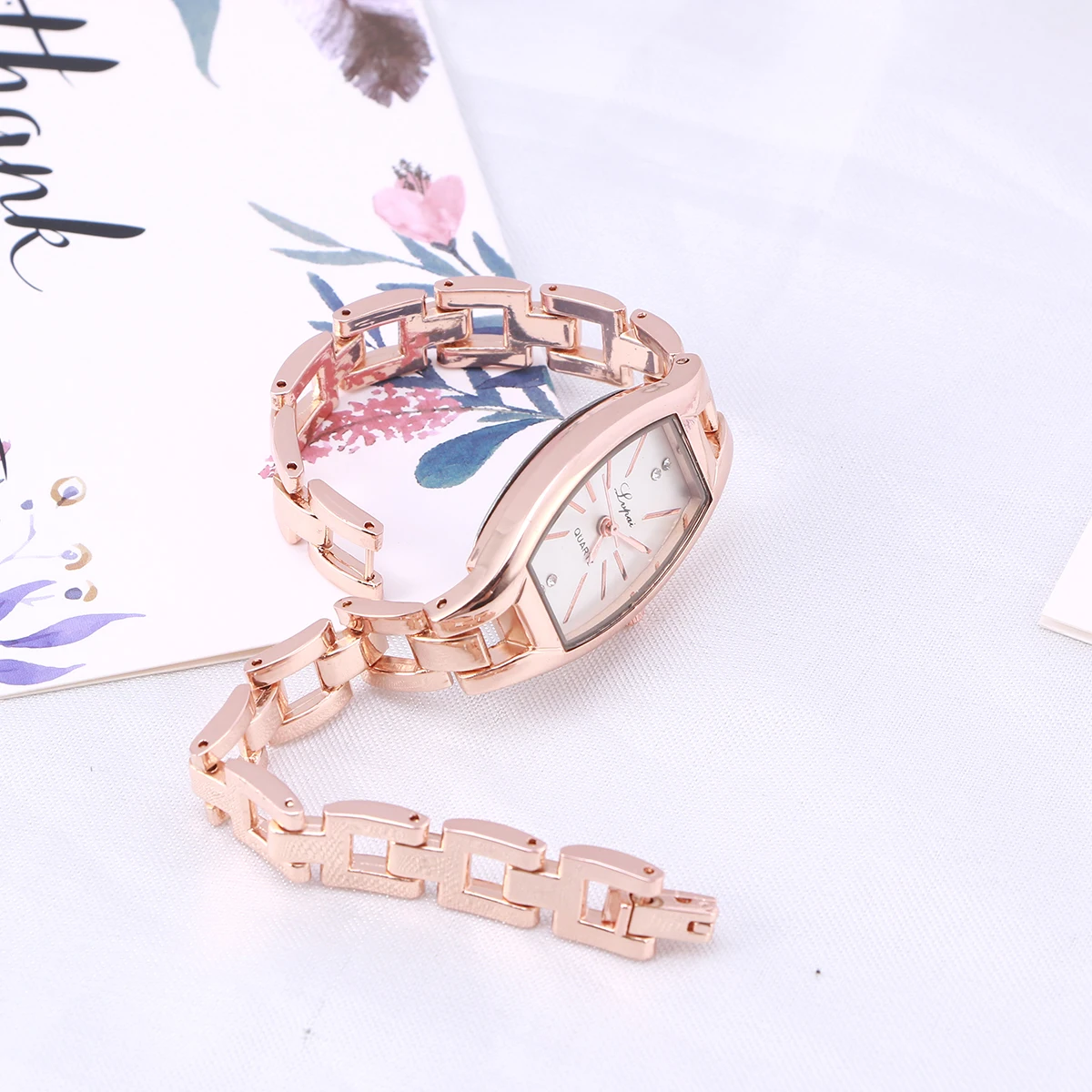Relógios de quartzo combinando com qualquer pano feminino é elegante negócios nobre simples