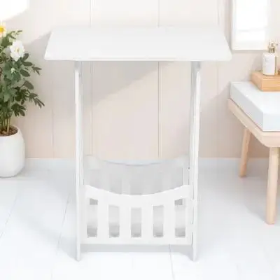 طاولة زينة صغيرة مع رف تخزين، تصميم بسيط لغرفة النوم، أثاث مساحة صغيرة، طاولة جانبية، منظم بجانب السرير