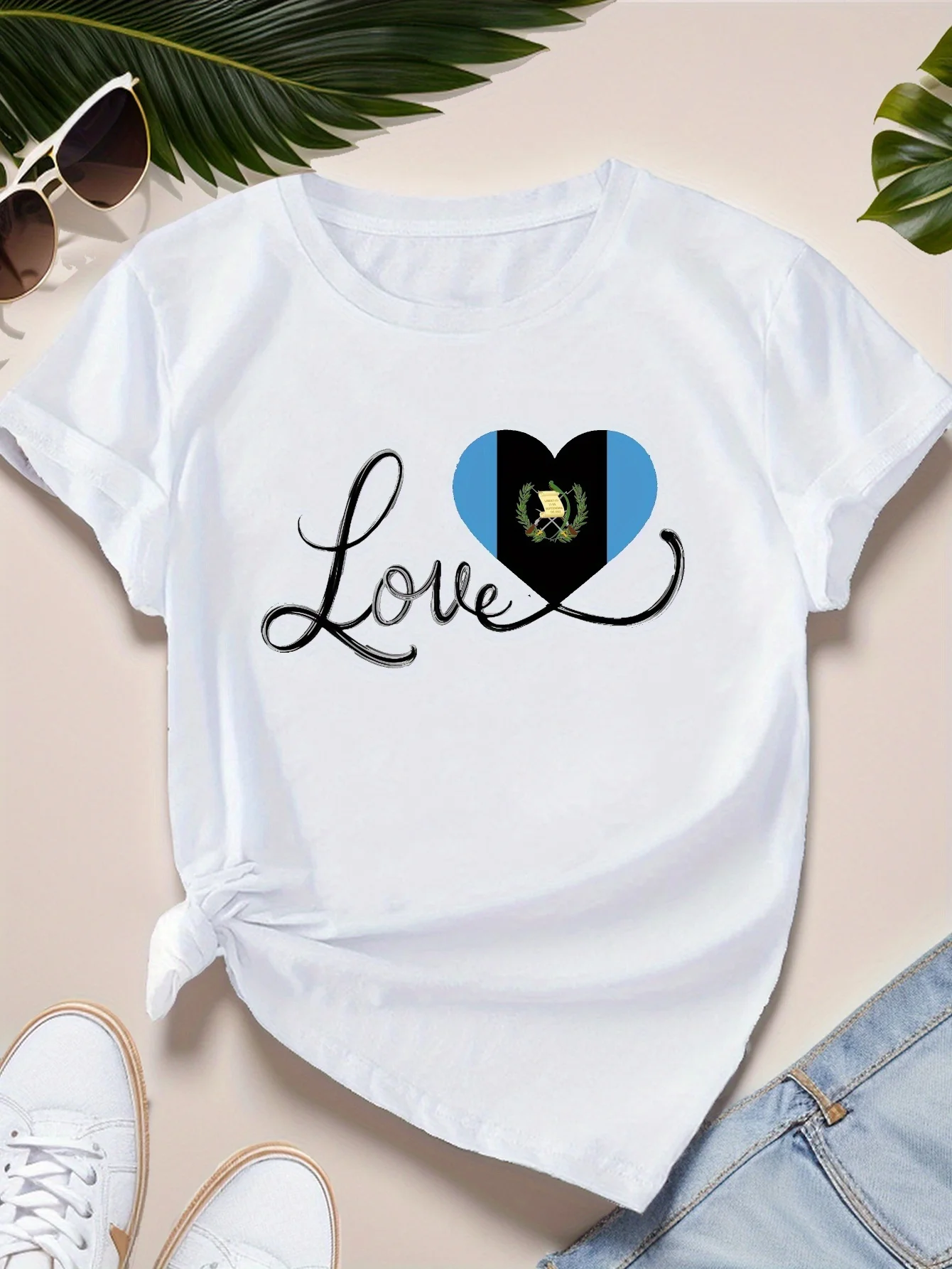 T-shirt graphique d'amour drapeau du Guatemala 100 % confortable pour femme – Col rond décontracté, T-shirt à manches courtes avec motif de cœur patriotique