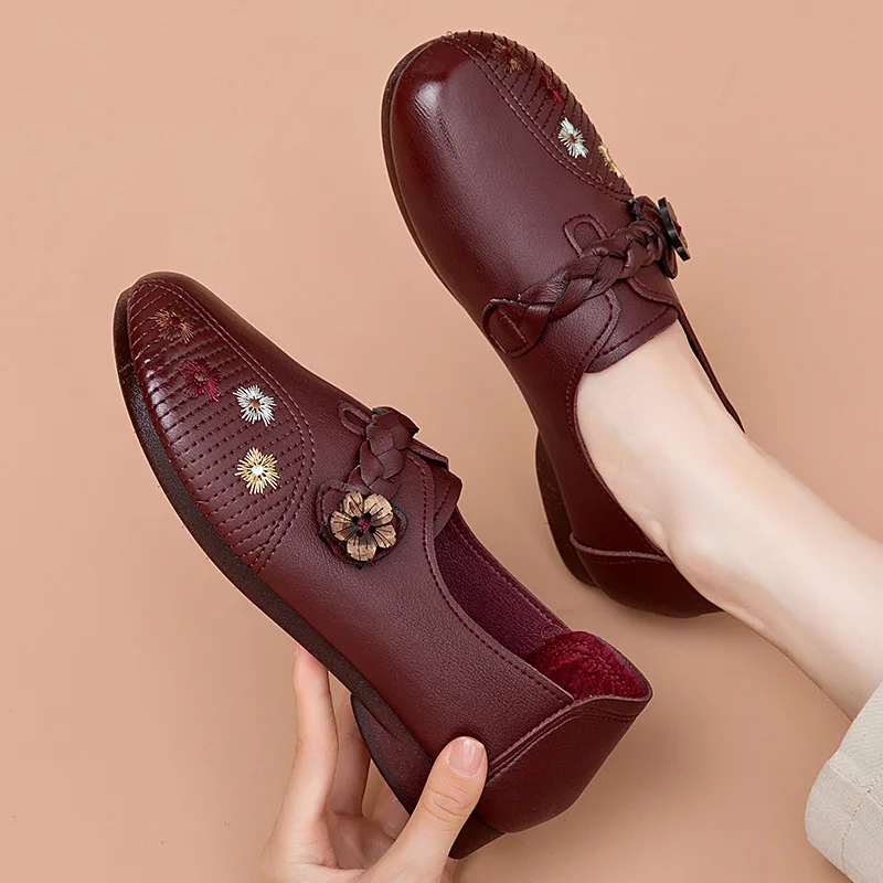 Spring and Autumn Women Leather Breathable Ladies Comfortable Slip on Flats Shoes Woman Casual single Shoes free shipping