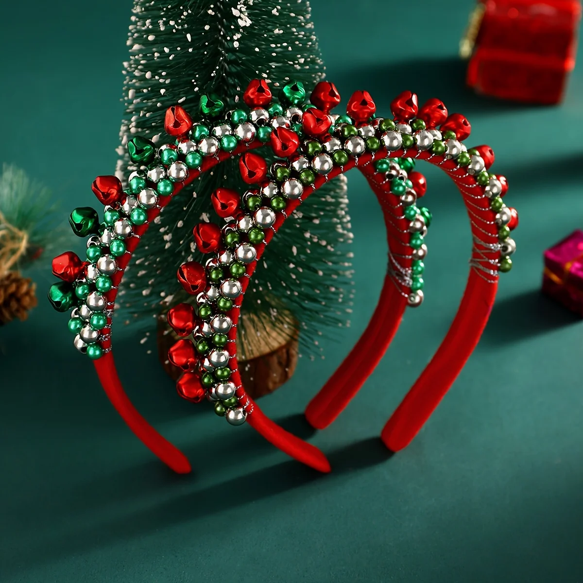 

Christmas Creative Elegant Women's Headband with Red Green Bells Hand-Woven Banquet Accessory for Festive Occasions