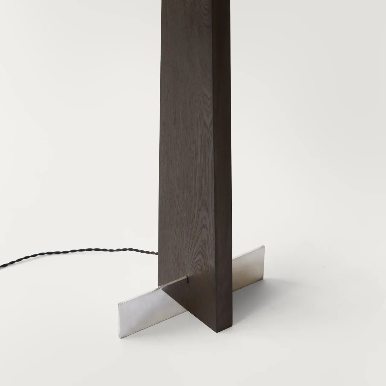 Medieval woodwork handmade floor lamp Medieval wabi-sabi wind solid wood exhibition hall villa table