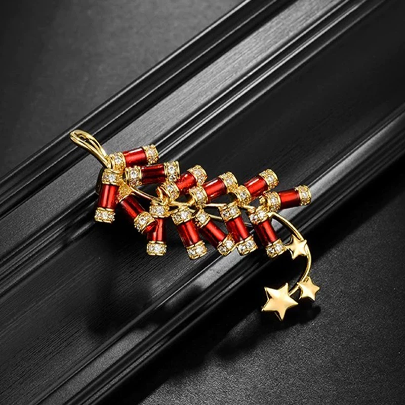 بروش الألعاب النارية: نمط القرمزي والعام القمري الجديد، وسترات الدنيم وهدايا الرخاء