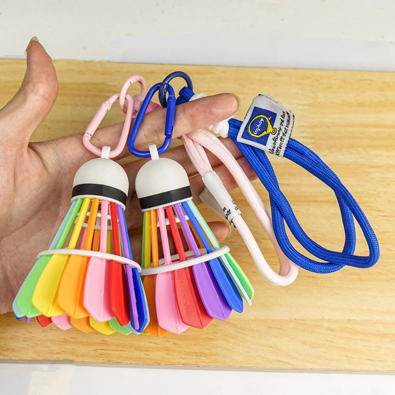 

Rainbow Badminton Keychain Pendant For Backpack Key Ring For Sports Enthusiasts Vibrant Sport Themed Car Accessory For Gym Bags
