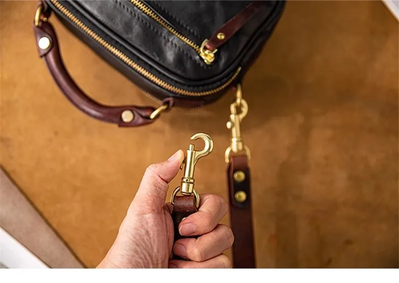 Modische, hochwertige Herren-Umhängetasche aus echtem Leder, lässige Designer-Luxus-Schultertasche aus echtem Rindsleder in Schwarz. – Detail 14
