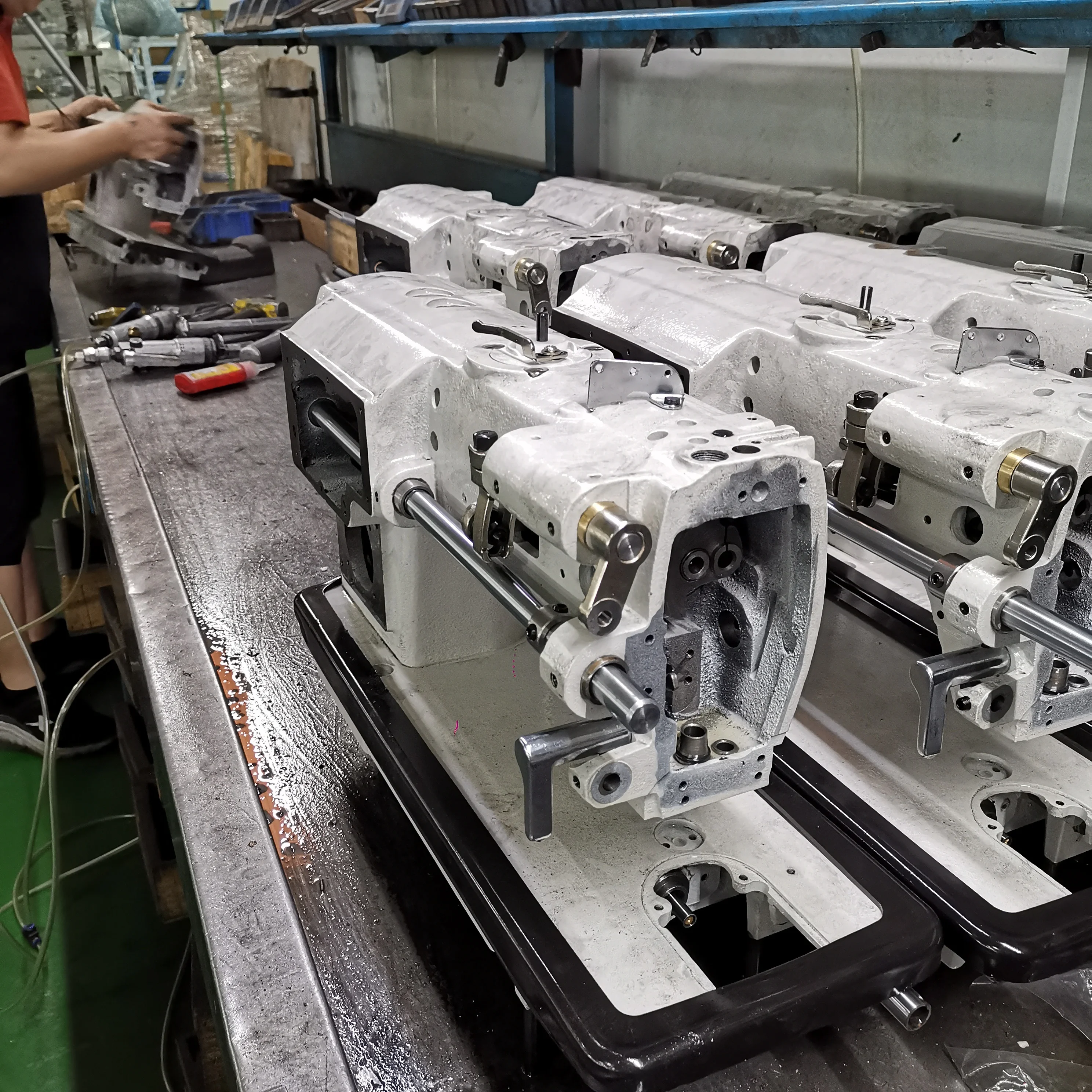 4400 Single Needle Fast Straight Lockstitch Triple Transport Mquina De Coser Industrial Sewing Machines for Leather Seat Bag