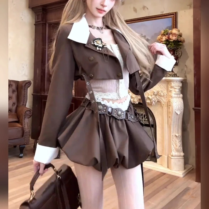 

Модный осенний комплект из 3 предметов для девочек, женская винтажная коричневая куртка + топы на бретелях + юбка с рюшами, дизайн в консервативном стиле, новинка 2025 г.