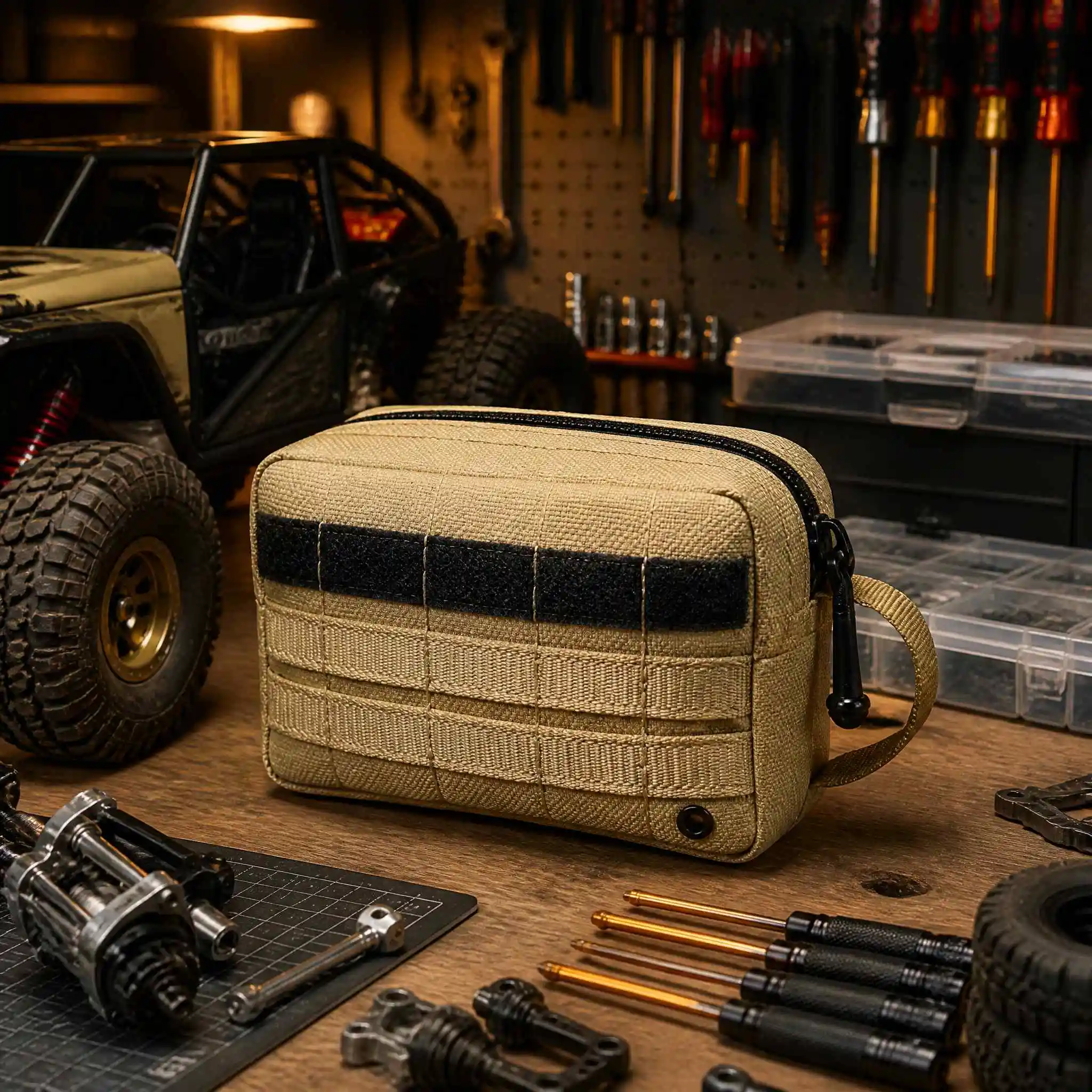 Bolsa táctica con cremallera y correas Molle para vehículos RC de escala 1/10, modelo HFLRC, compatible con TRX4, SCX10 y Defender, ideal como accesorio decorativo para el compartimento de carga.