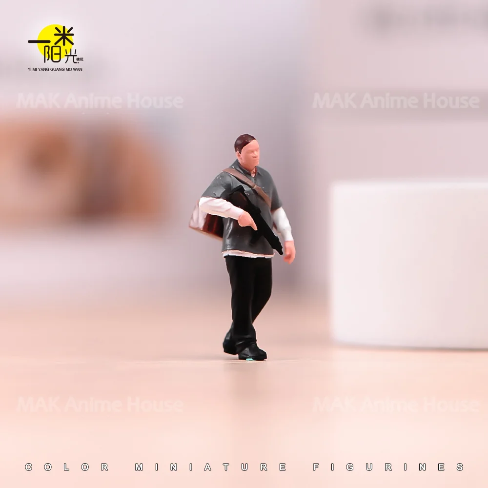 Miniatures Figures 1/87 1/64 1/43 1/24 1/18 Thief Gang Wielding Guns And Carrying Bags Male Model Creative Scene Dolls Toys