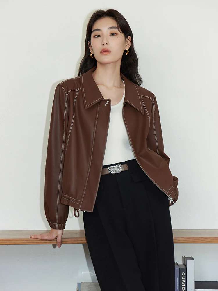 

DUSHU PU Leather Women Short Jackets Polo Neck Contrasting Line Design Retro Brown Coats Drawstring Hem Jacket 24DS81258