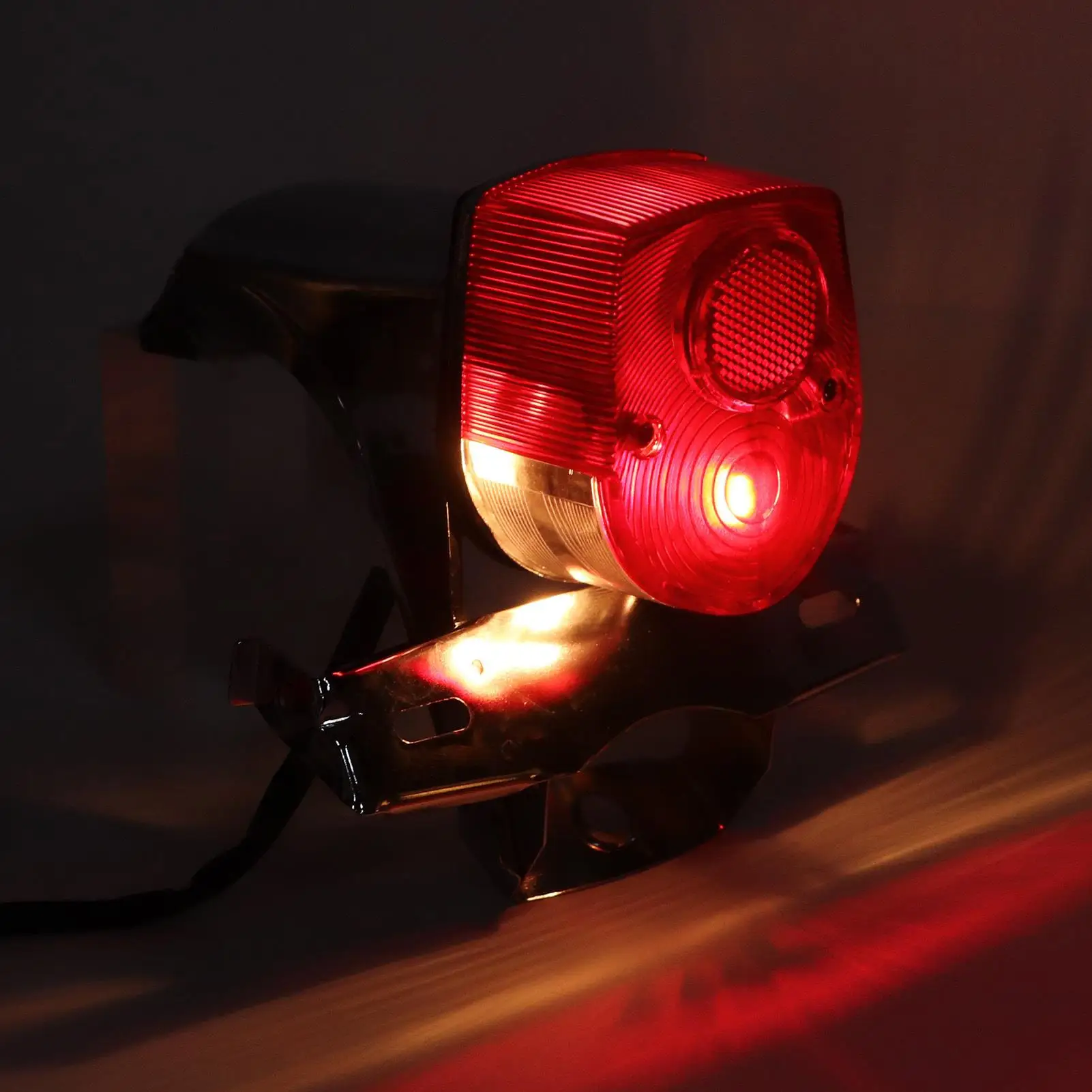 Motorcycle Tail Light with License Plate Bracket 84701 098 000 Fit For Honda DAX ST50 ST70 CT50 CT70 Accessories Tools