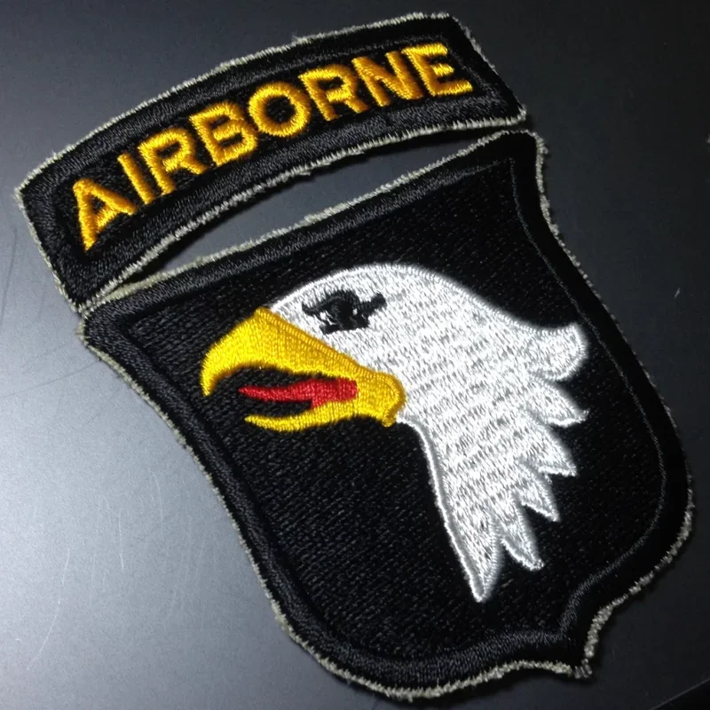 

Vietnam War US ARMY101 Airborne Assault Division 101st Airborne Division Colorful Cutting Edge Badge