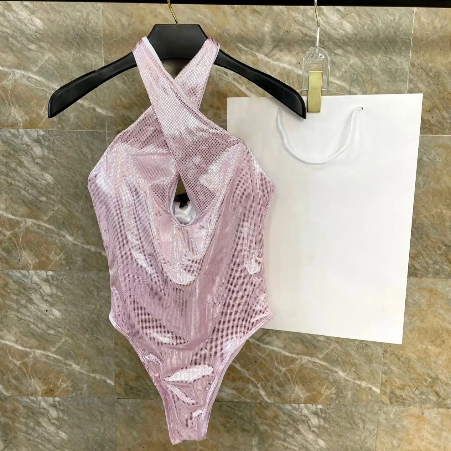 2025High end one-piece pink swimsuit, with a slightly chubby and sexy seaside style that covers the skin
